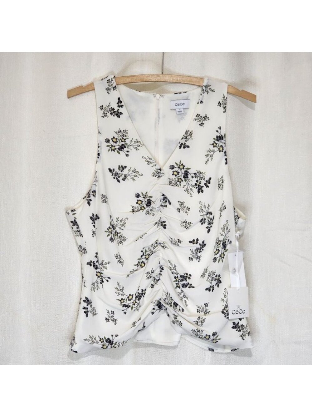 CeCe Women's Blouse Top Shirred Button Down Sleeveless Floral Medium NWT